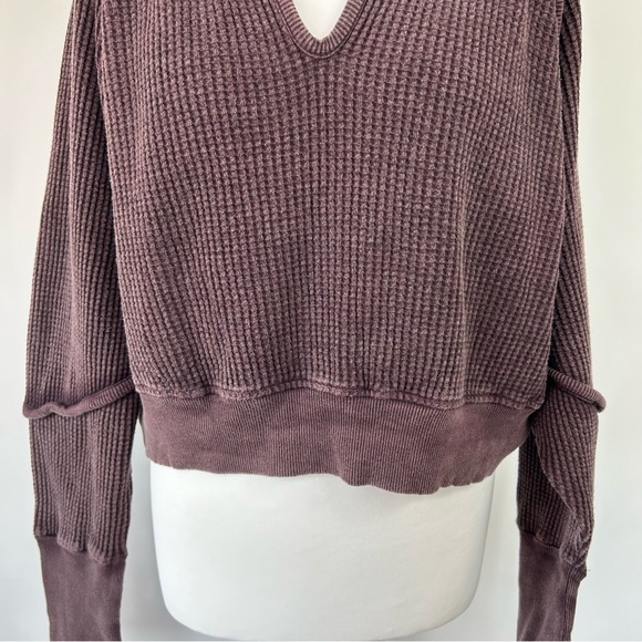 Free People Jumper Size XL Crop Waffle Knit Dark Purple Boxy V-Neck RRP $78 - Picture 5 of 9